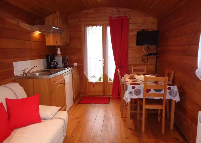 Domaine Moulin D'elemiah Campismo de Luxo Gémozac