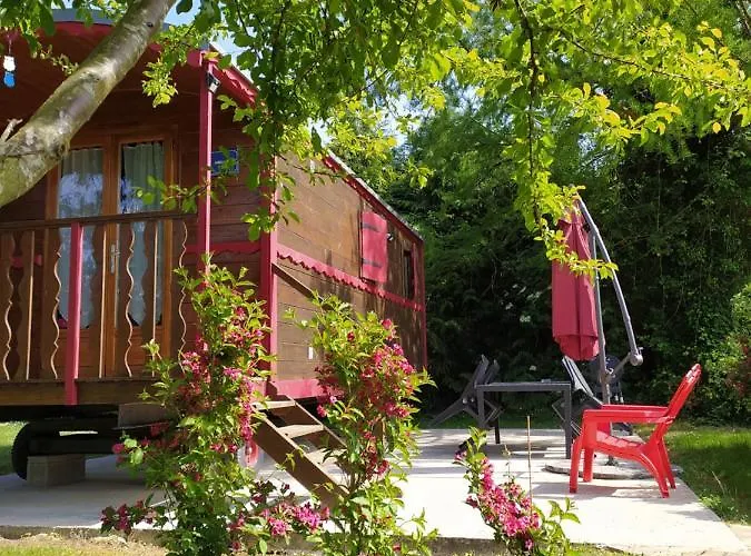 Domaine Moulin D'elemiah Campismo de Luxo Gémozac